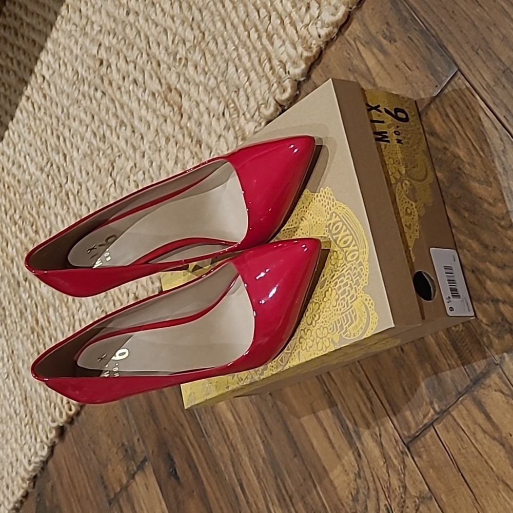 Mix No. 6 Red Patent Pointed Heels, Size 9.5